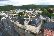 Altstadt Waldheim mit der JVA im Hintergrund.