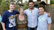 Familienoberhaupt Thomas ist verstorben; Katrin, Karim und Mike müssen Bestände geschlossener Filialen und eine private Sammlung verkaufen. Der Trödeltrupp eilt zur Hilfe. (Foto, v.li.n.re.: Mike, Katrin, Sükrü Pehlivan und Karim) Familienoberhaupt Thomas ist verstorben; Katrin, Karim und Mike müssen Bestände geschlossener Filialen und eine private Sammlung verkaufen. Der Trödeltrupp eilt zur Hilfe. (Foto, v.li.n.re.: Mike, Katrin, Sükrü Pehlivan und Karim)