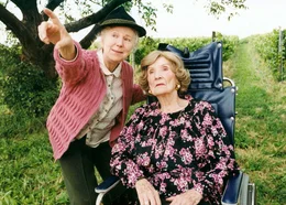 Bibiana Zeller (li.), Trude Marlen.