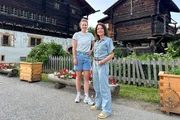 SRF DOK Umbruch im Bergdorf – Von der Zukunft in den Alpen. Kathrin Hönegger und Mona Vetsch in Ernen/VS SRF DOK Umbruch im Bergdorf – Von der Zukunft in den Alpen. Kathrin Hönegger und Mona Vetsch in Ernen/VS