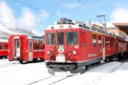 Der Bernina-Express in St. Moritz im Schnee. Der Bernina-Express in St. Moritz im Schnee.