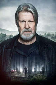 Erik Bäckström (Rolf Lassgård) schlüpft erneut in die Rolle des einsamen „Jägers“, der schonungslos ein Verbrechen aufklären möchte.