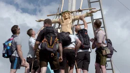 Der Herrgott wird montiert - Greim.