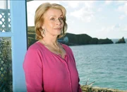Rosamunde Pilcher - Vier Jahreszeiten: Ein Sommer in Endellion Nachdenklich: Senta Berger als Julia Combe