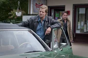 Als Meisner (Robert Lohr, r.) immer wieder das Gespräch mit Tanja sucht, keimt in Mick (Henning Baum, l.) der Verdacht auf, dass der Gerichtsmediziner noch einmal in seinem Revier wildern will. Und dies weiß der letzte Bulle natürlich zu verhindern! Als Meisner (Robert Lohr, r.) immer wieder das Gespräch mit Tanja sucht, keimt in Mick (Henning Baum, l.) der Verdacht auf, dass der Gerichtsmediziner noch einmal in seinem Revier wildern will. Und dies weiß der letzte Bulle natürlich zu verhindern!