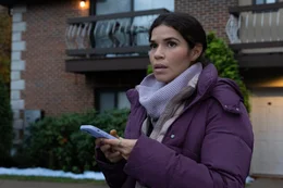 Die Krankenschwester Jenny (America Ferrera) ist eine von vielen Personen, die auf den Rat von Keith hin in Aktien des Videospielh&auml;ndlers GameStop investieren und dadurch gro&szlig;e Gewinne erzielen.