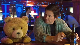 Ted (SETH MACFARLANE) und John (MARK WAHLBERG) beim Gespr&auml;ch unter M&auml;nnern..