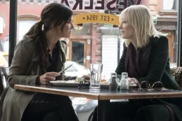 Debbie Ocean (Sandra Bullock, l.); Lou Miller (Cate Blanchett, r.)