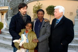 "Jetzt erst Recht!" Im Bild: Ulrich Reinthaller, Onyinyechi Ogbuebele, Charity Akuma, Peter Weck.