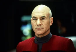 Captain Jean-Luc Picard (Patrick Stewart) befehligt die Enterprise NCC-1701-D, eines der ersten Schiffe der Galaxy-Klasse.