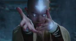 Befreit aus seinem Gef&auml;ngnis im ewigen Eis erkennt der junge Luftnomade Aang (Noah Ringer), dass er der n&auml;chste Avatar ist und dass nur er die Macht besitzt, alle vier Elemente, Wasser, Luft, Erde und Feuer, zu h&auml;ndeln und der Welt wieder Frieden zu bringen ...