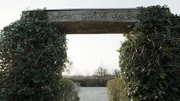 Der Schriftzug „Wohin gehst du?“ ist der Eingang ins Labyrinth vom „Haus der Stille“.