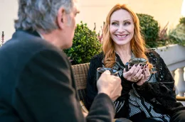 Hanne (Andrea Sawatzki) lernt den liebenswerten Kern von Hermann (Walter Sittler) kennen.