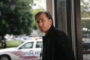Dr. Cal Lightman (Tim Roth) beschäftigt sich mit den Selbstmorden zweier indischer Schwestern. Er scheint fast besessen davon zu sein. Doch als seine Kollegin ihn darauf anspricht