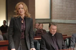 Die Anw&auml;ltin Erin Bruner (Laura Linney) vertritt Pater Richard Moore (Tom Wilkinson) im Mordfall der Studentin Emily Rose. Moore solle Emily durch einen Exorzismus fahrl&auml;ssig get&ouml;tet haben. Doch Erin Bruner glaubt an die Unschuld ihres Mandanten.