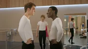 Die Rivalität zwischen Max (Rory J. Saper, l.) und Isaac (Terique Jarrett, r.) nimmt stetig zu. Jeff (Castle Rock Peters, M.) ist genervt von den beiden.