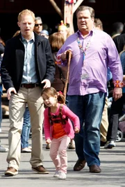 v.li.: Mitchell Pritchett (Jesse Tyler Ferguson), Lily Tucker-Pritchett (Aubrey Anderson-Emmons), Cameron Tucker (Eric Stonestreet).