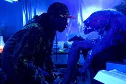 Eines Abends wird das Ghettokind Moses (John Boyega) von einem Alien angegriffen, welches mit einem Meteoriten in einem miesen Stadtteil Londons aufgeschlagen ist. Mit Hilfe seiner Gang t&ouml;tet er das h&auml;ssliche Monster. Ein fataler Fehler, da kurze Zeit sp&auml;ter immer mehr Aliens auftauchen und die Jungs ihren Wohnblock nun gegen au&szlig;erirdische Invasoren verteidigen m&uuml;ssen ...