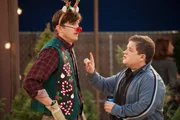 Walden (Ashton Kutcher, l.) muss seine zwei Identitäten unter einen Hut bringen - den reichen Walden und den armen Sam. Billy Stanhope (Patton Oswalt, r.) taucht mit einer besonderen Nachricht auf.