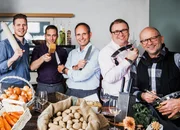 SRF bi de Lüt Männerküche Folge 1 Gruppenbild der Protagonisten: Beat Büschlen, Elias Bartlome, Urs Bartenschlager, Daniel Wechsler und Hans Tröler