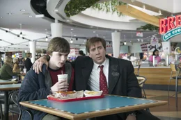 Auch Sohnemann Mike (Nicholas Hoult, l.) macht Dave Spritz (Nicolas Cage, r.) viele Sorgen. Er hat Drogenprobleme sowie einen p&auml;dophilen Suchtberater ...