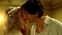 Auf der gemeinsamen Reise nach Skull Island verlieben sich die Schauspielerin Ann Darrow (Naomi Watts, l.) und der bekannte Theaterautor Jack Driscoll (Adrien Brody, r.) ineinander ...