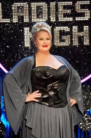 Ladies Night – Daphne de Luxe