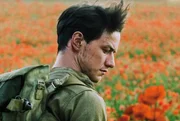 Wird erst durch eine Gef&auml;ngnisstrafe und dann durch den zweiten Weltkrieg von seiner gro&szlig;en Liebe getrennt: Robbie Turner (James McAvoy) ...
