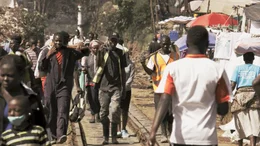 Arbeiter auf den Bahngleisen in Nairobi.