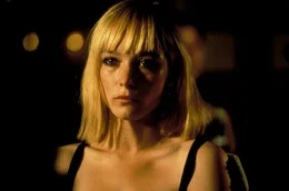 Die Prostituierte Joyce (Rikke Louise Andersson) wird bei der Polizei noch eine folgenschwere Aussage machen.