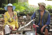 Gloria (Lisa Kay, l.) und Captain Jack (Paul Barber, r.). Gloria (Lisa Kay, l.) und Captain Jack (Paul Barber, r.).