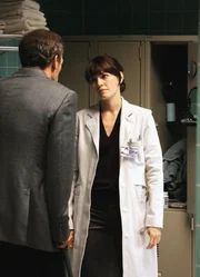 Cameron macht sich Sorgen um ihren Chef: Hugh Laurie als Dr. Gregory House, Jennifer Morrison als Dr. Allison Cameron. Cameron macht sich Sorgen um ihren Chef: Hugh Laurie als Dr. Gregory House, Jennifer Morrison als Dr. Allison Cameron.