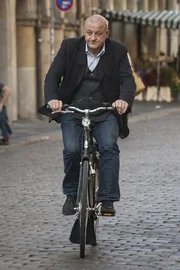 Georg Wilsberg (Leonard Lansink). Georg Wilsberg (Leonard Lansink).