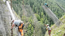 Das neue Sicherheitsnetzwerk f&uuml;r die B&auml;rensch&uuml;tzklamm nimmt Form an