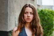 Vivian (Alice Dwyer) ist süchtig danach, begehrt zu werden. Die Suche nach wahrer Liebe hat die Kindergärtnerin längst aufgegeben, ihr geht es um die Anerkennung, das Gefühl, sexuell begehrt zu werden, um Genuss ohne Reue. Dafür überschreitet sie auch Grenzen ... Vivian (Alice Dwyer) ist süchtig danach, begehrt zu werden. Die Suche nach wahrer Liebe hat die Kindergärtnerin längst aufgegeben, ihr geht es um die Anerkennung, das Gefühl, sexuell begehrt zu werden, um Genuss ohne Reue. Dafür überschreitet sie auch Grenzen ...