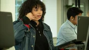 Bethany Bisme-Lyons (Lydia West) bringt durch ihre Besessenheit für neue Technologien die gesamte Familie in große Gefahr.