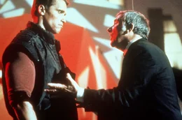 L-R: Ben Richards (Arnold Schwarzenegger), Damon Killian (Richard Dawson)