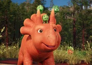 Ginger hat eine Idee - sie will mit ihren drei "Erbs-Rex-Kugeln" Flipper spielen!