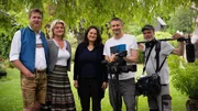 Von links: Bernhard Redel mit seiner Frau Regina, Autorin Angelika Vogel, Kameramann Michael Reithmeier und Tonmann Tom Heckner.