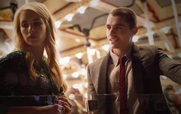 W&auml;hrend die Watcher sie immer und &uuml;berall im Blick haben, k&auml;mpfen Vee (Emma Roberts, l.) und Ian (Dave Franco, r.) schon bald um mehr als nur ein bisschen Ruhm und etwas Geld ...