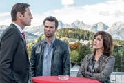 Ein Medikamentenskandal in Verbindung mit einem Mord bringt den Konzern von Richard Steinlechner (Andreas Patton, l.) in Verdacht. Angesichts dessen wehrt er die Fragen der Ermittler erstaunlich arrogant ab, finden Lukas (Jakob Seeböck, M.) und Nina (Julia Cencig). Ein Medikamentenskandal in Verbindung mit einem Mord bringt den Konzern von Richard Steinlechner (Andreas Patton, l.) in Verdacht. Angesichts dessen wehrt er die Fragen der Ermittler erstaunlich arrogant ab, finden Lukas (Jakob Seeböck, M.) und Nina (Julia Cencig).