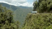 Die Yungas-Straße in Bolivien gilt als die gefährlichste Straße der Welt, denn hier gab es bisher so viele Todesunglücke wie nirgendwo sonst auf der Welt. Aus diesem Grund ist sie auch als die "Todesstraße" bekannt.