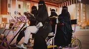 Seit einigen Jahren stärkt die Regierung in Saudi-Arabien die Stellung der Frauen. Doch die Freiheit hat noch immer Grenzen. Seit einigen Jahren stärkt die Regierung in Saudi-Arabien die Stellung der Frauen. Doch die Freiheit hat noch immer Grenzen.