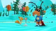 Bernhard und Super-Edgar spielen mit Papierfliegern. Bernhard und Super-Edgar spielen mit Papierfliegern.