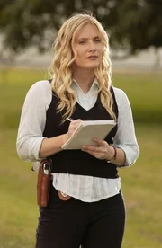 Calleigh Duquesne findet heraus, dass gleich mehrere Personen ein Motiv hatten, den Pilot Adam Decker zu töten.