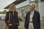 (v.li.): Caro Novak (Patricia Aulitzky), Riccarda Hövemann (Anna Schudt).