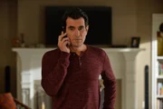 Phil (Ty Burrell)
