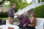 Hanno (Peter Prager, links) und seine Freundin Birgit (Karin Giegerich, rechts) machen sich Sorgen um Hannos Bruder Per (Peter Sattmann, Mitte). Per hat einen schweren Herzfehler und will sich nicht operieren lassen. Hanno (Peter Prager, links) und seine Freundin Birgit (Karin Giegerich, rechts) machen sich Sorgen um Hannos Bruder Per (Peter Sattmann, Mitte). Per hat einen schweren Herzfehler und will sich nicht operieren lassen.