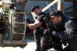 Barney Ross (Sylvester Stallone l.) und Lee Christmas (Jason Statham)    +++ Die Verwendung des sendungsbezogenen Materials ist nur mit dem Hinweis und Verlinkung auf RTL+ gestattet. +++; Barney Ross (Sylvester Stallone l.) und Lee Christmas (Jason Statham)    +++ Die Verwendung des sendungsbezogenen Materials ist nur mit dem Hinweis und Verlinkung auf RTL+ gestattet. +++