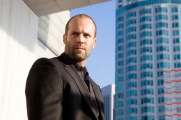 Chev Chelios (Jason Statham) steht unter der Wirkung eines Gifts, dass binnen einer Stunde t&ouml;dlich wirkt. Lediglich andauernde Adrenalinst&ouml;&szlig;e k&ouml;nnen ihn noch retten. Besser, es stellt sich ihm niemand in den Weg...